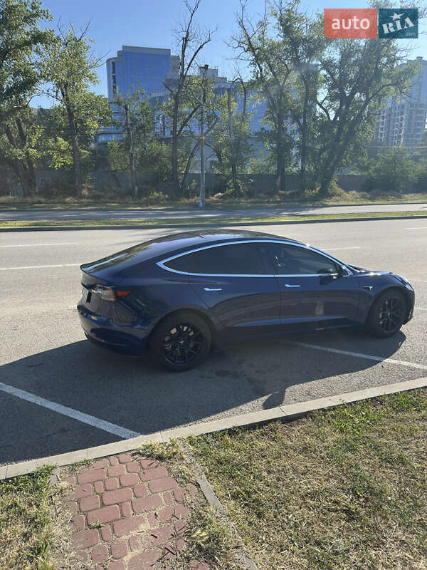 Седан Tesla Model 3 2018 в Запоріжжі
