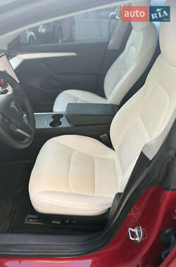 Седан Tesla Model 3 2022 в 