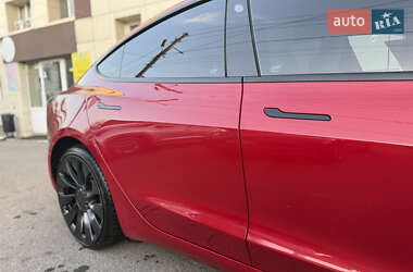 Седан Tesla Model 3 2022 в 