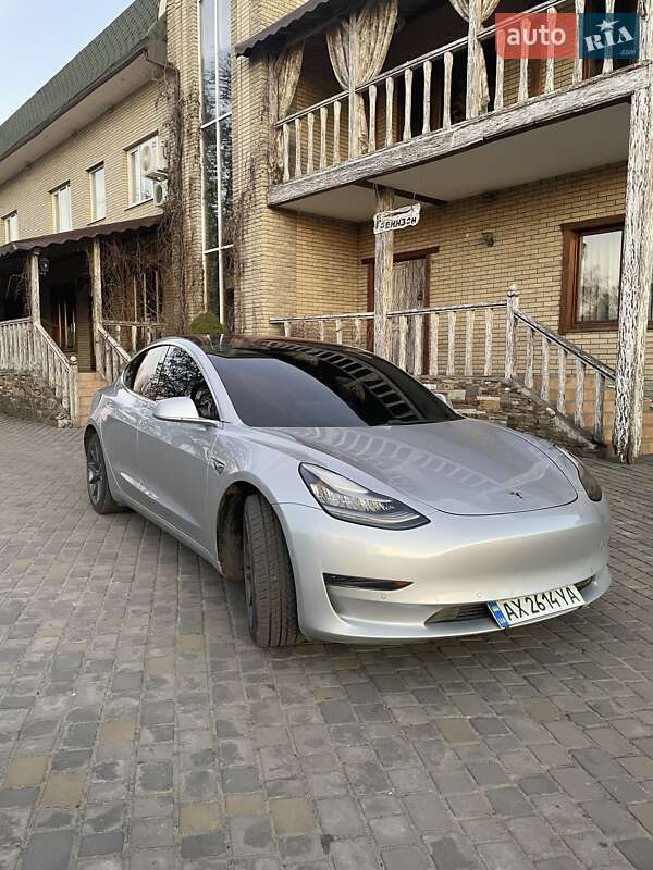 Седан Tesla Model 3 2018 в Харкові