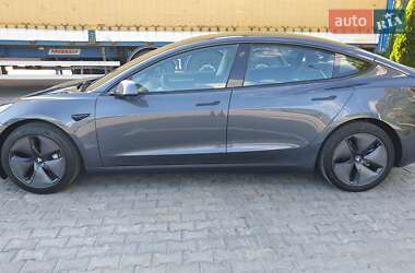 Седан Tesla Model 3 2022 в 