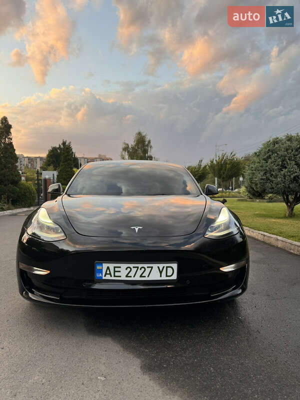 Седан Tesla Model 3 2022 в 