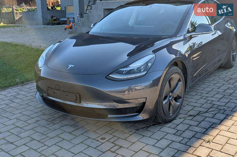 Седан Tesla Model 3 2019 в Львове