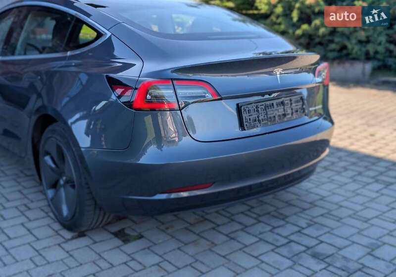 Седан Tesla Model 3 2019 в Львове