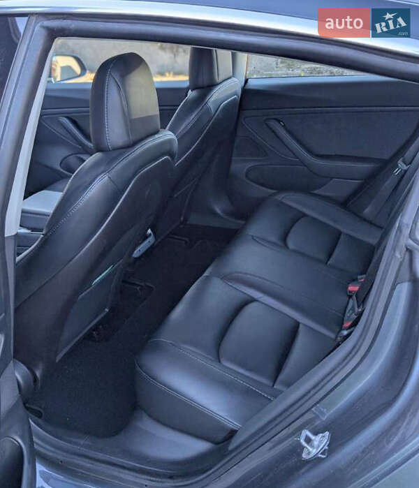 Седан Tesla Model 3 2019 в Львове