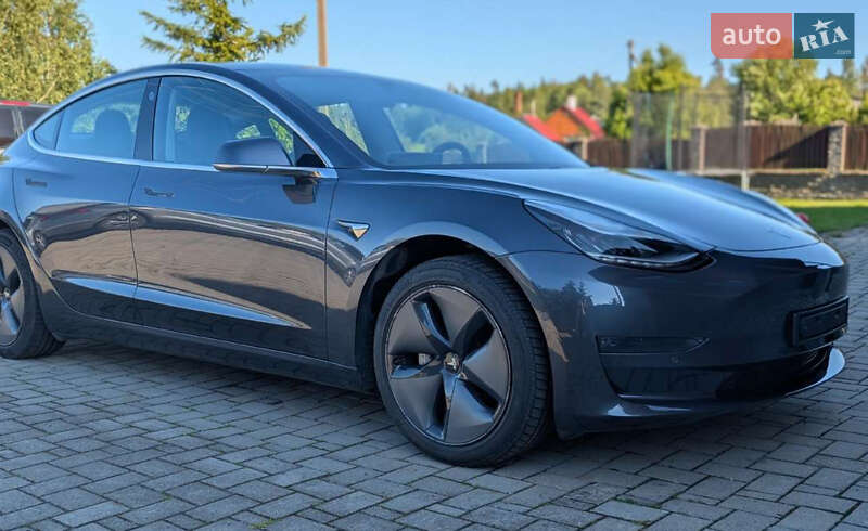 Седан Tesla Model 3 2019 в Львове