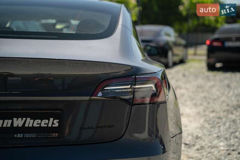 Седан Tesla Model 3 2022 в Черновцах