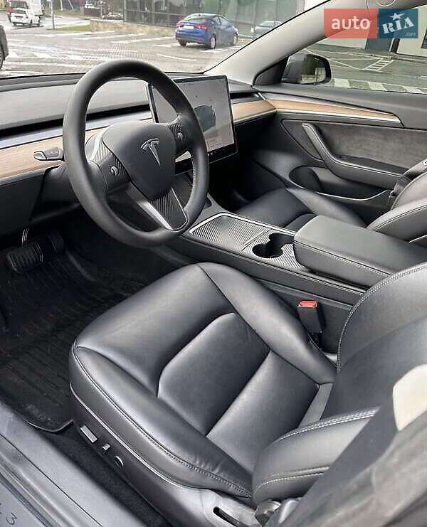 Седан Tesla Model 3 2022 в Львове