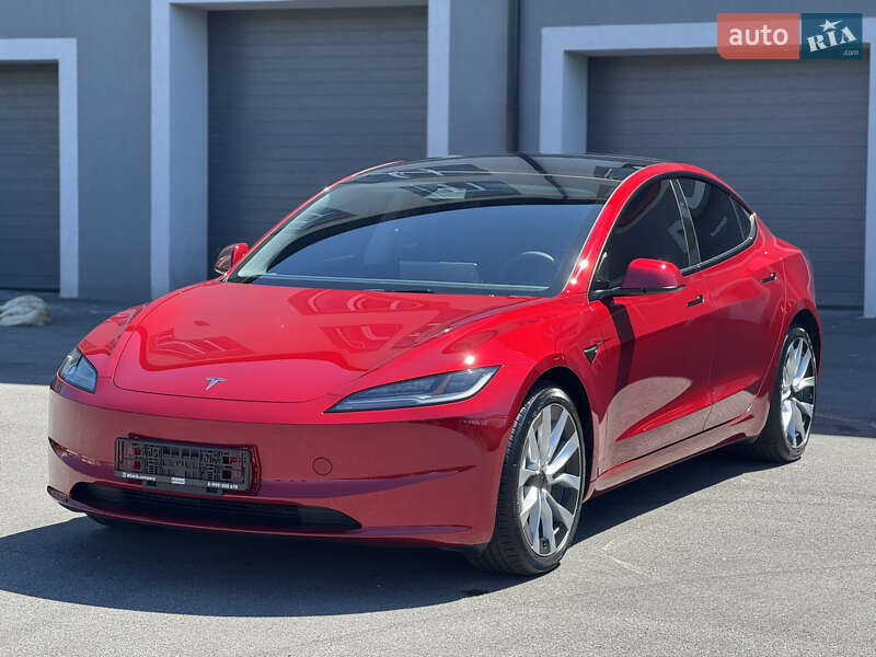 Седан Tesla Model 3 2024 в Виннице