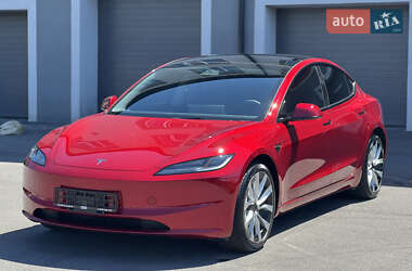 Седан Tesla Model 3 2024 в 