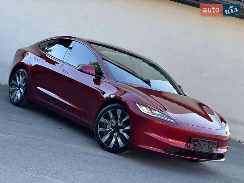 Седан Tesla Model 3 2024 в Виннице