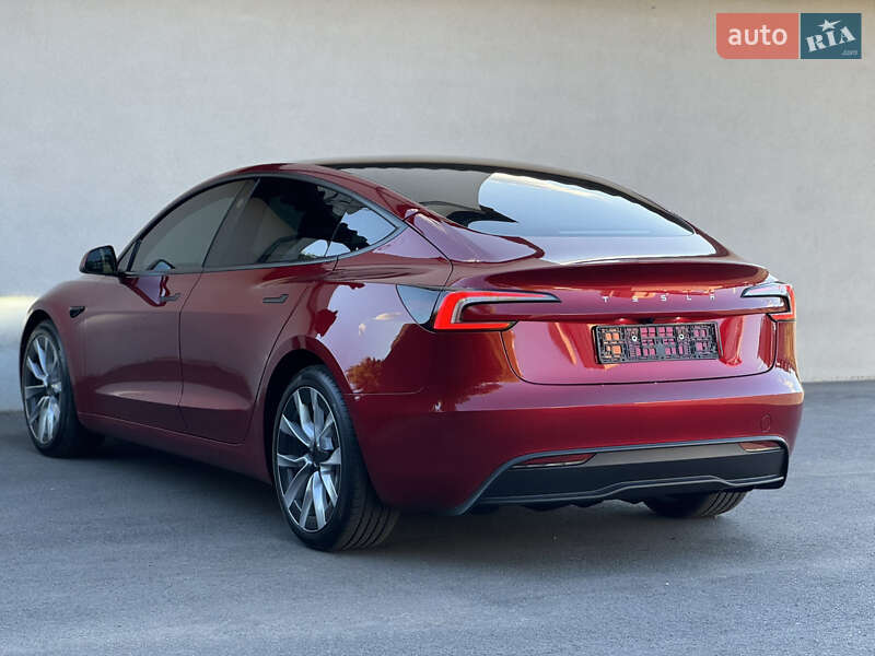 Седан Tesla Model 3 2024 в Виннице