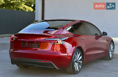 Седан Tesla Model 3 2024 в 