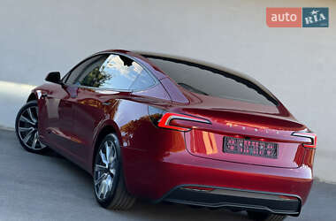 Седан Tesla Model 3 2024 в 