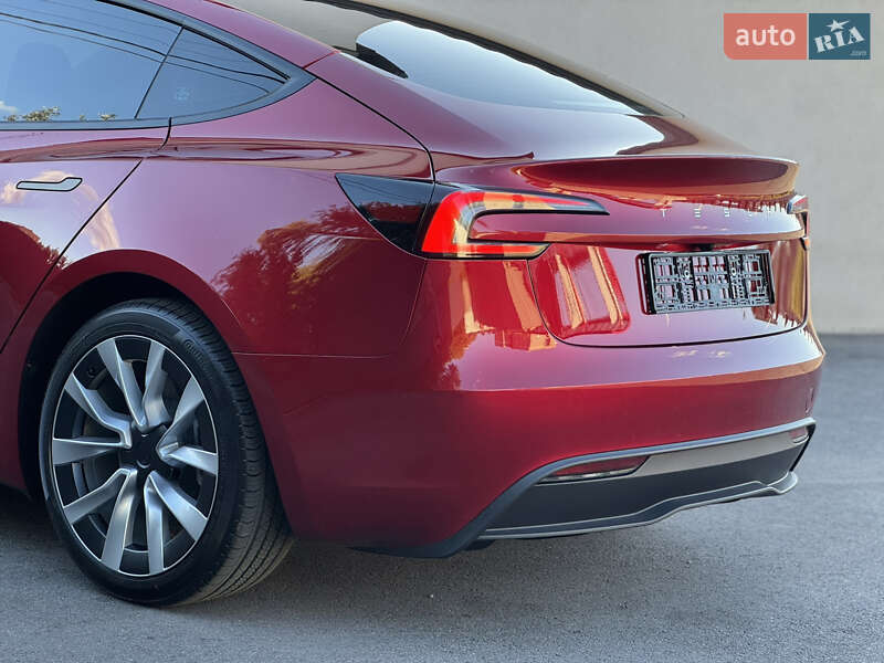 Седан Tesla Model 3 2024 в Виннице