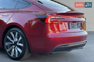 Седан Tesla Model 3 2024 в 