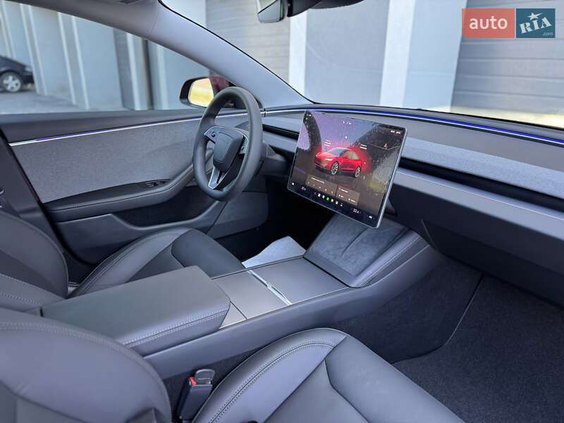 Седан Tesla Model 3 2024 в Виннице