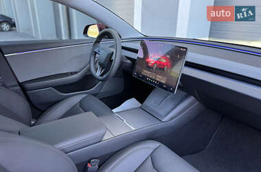 Седан Tesla Model 3 2024 в 