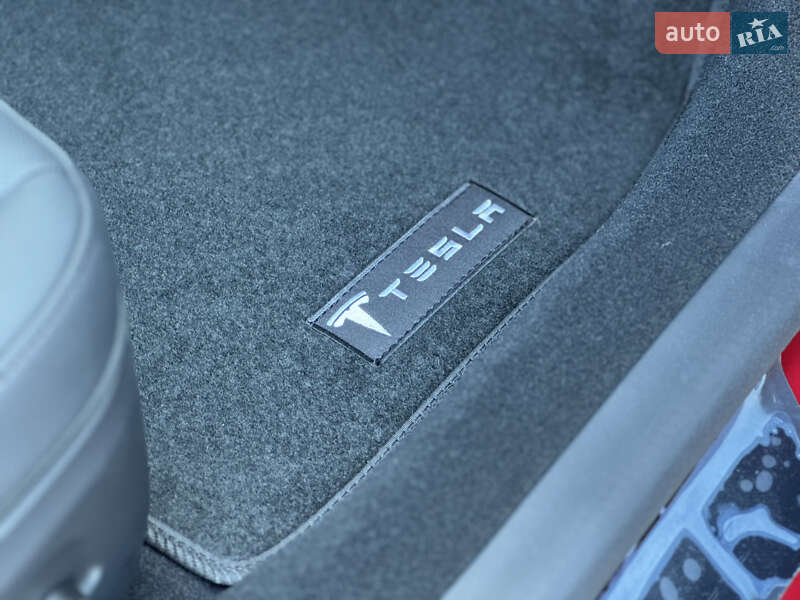 Седан Tesla Model 3 2024 в Виннице