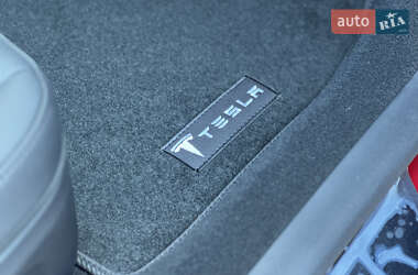 Седан Tesla Model 3 2024 в 