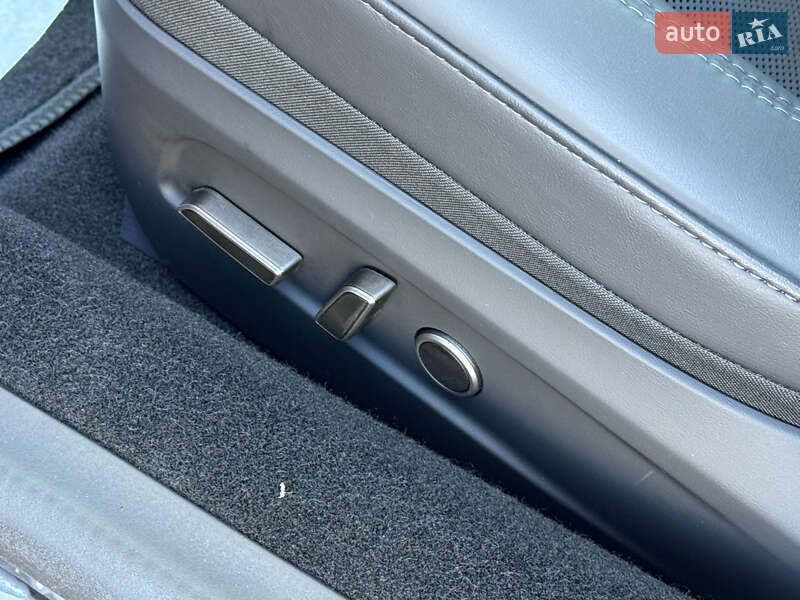 Седан Tesla Model 3 2024 в Виннице