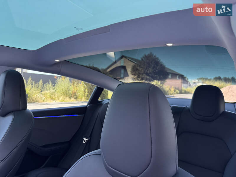 Седан Tesla Model 3 2024 в Виннице