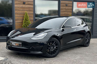 Седан Tesla Model 3 2019 в Шептицькому
