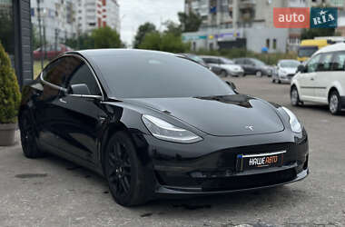 Седан Tesla Model 3 2019 в 