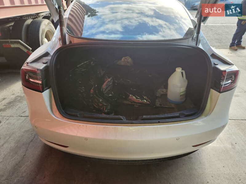 Седан Tesla Model 3 2022 в Львові