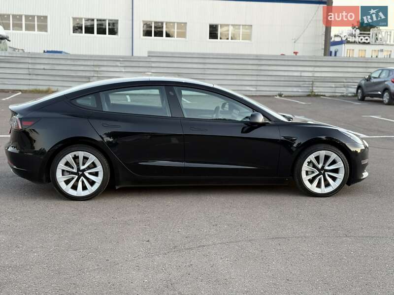 Седан Tesla Model 3 2022 в Ровно