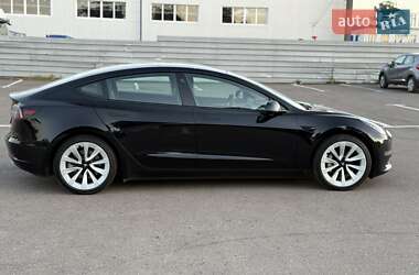 Седан Tesla Model 3 2022 в 