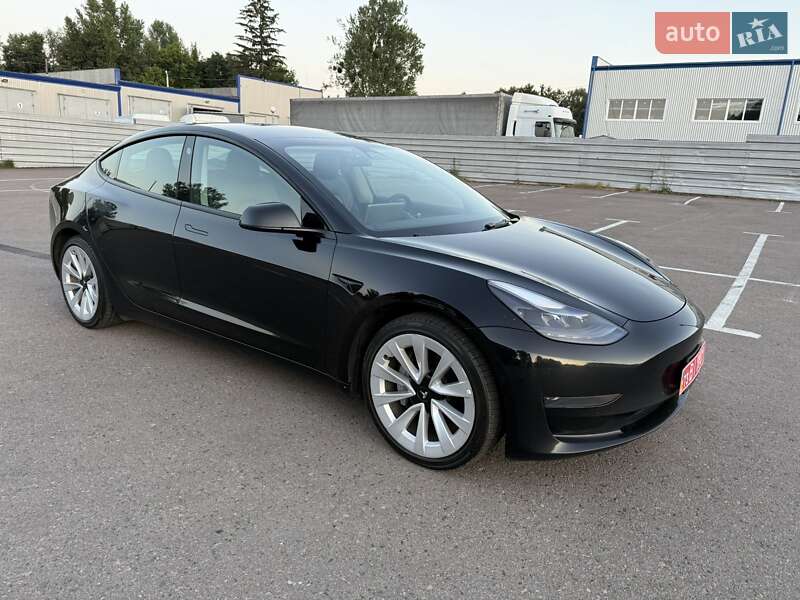 Седан Tesla Model 3 2022 в Ровно