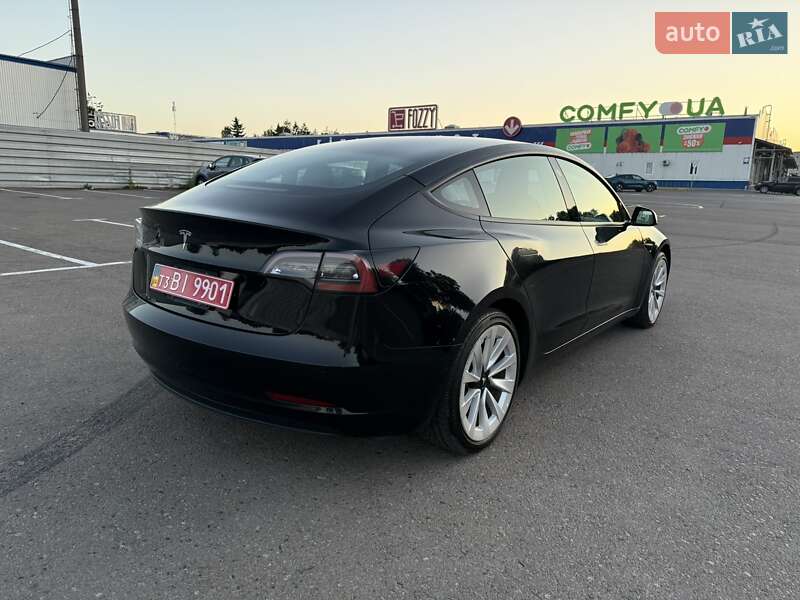 Седан Tesla Model 3 2022 в Ровно