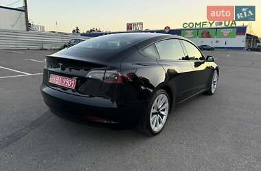 Седан Tesla Model 3 2022 в 