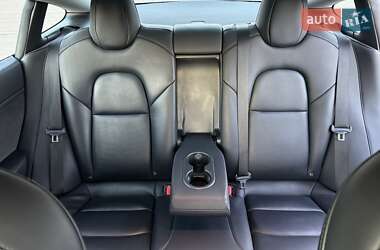 Седан Tesla Model 3 2022 в 
