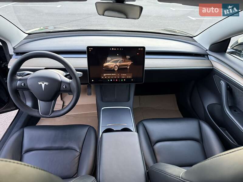 Седан Tesla Model 3 2022 в Ровно