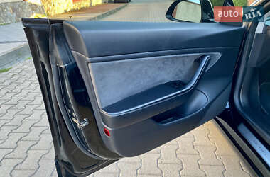Седан Tesla Model 3 2019 в 