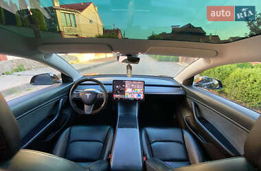 Седан Tesla Model 3 2019 в 