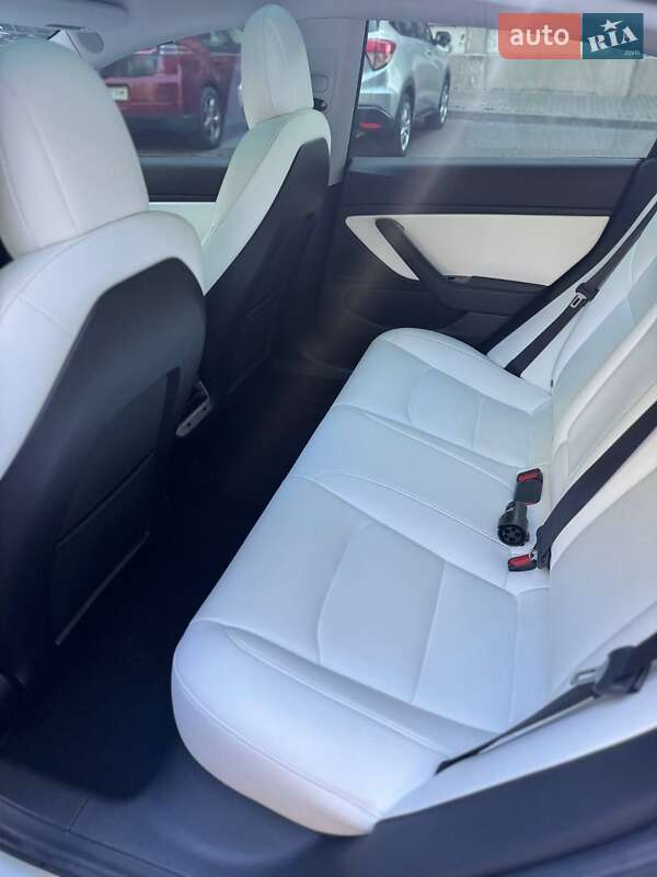 Седан Tesla Model 3 2019 в Одесі