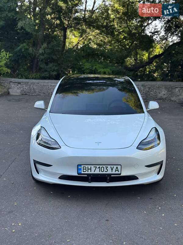 Седан Tesla Model 3 2019 в 