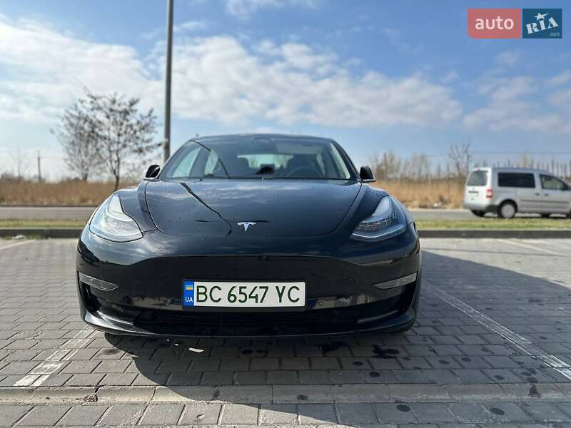 Седан Tesla Model 3 2019 в Львове