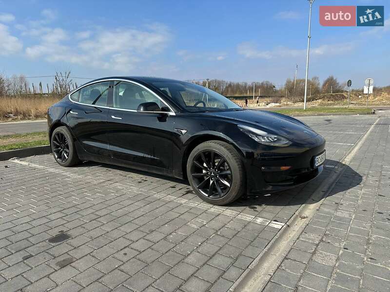 Седан Tesla Model 3 2019 в Львове