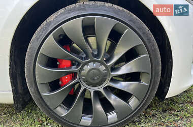 Седан Tesla Model 3 2023 в 