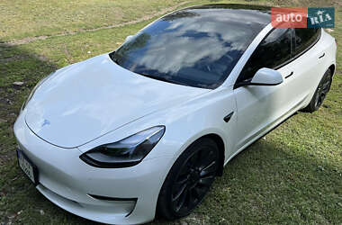 Седан Tesla Model 3 2023 в 