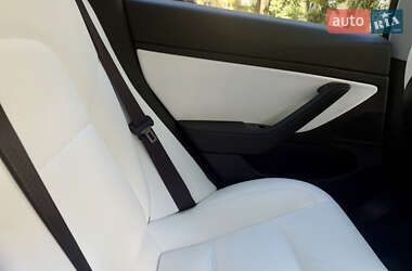 Седан Tesla Model 3 2019 в 