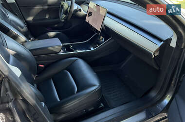 Седан Tesla Model 3 2019 в 
