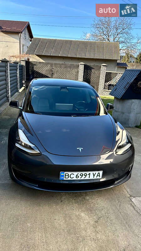 Седан Tesla Model 3 2019 в Львові