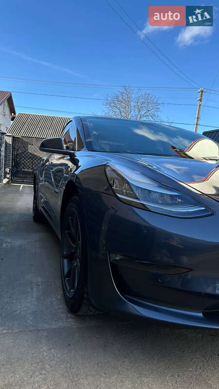 Седан Tesla Model 3 2019 в Львові