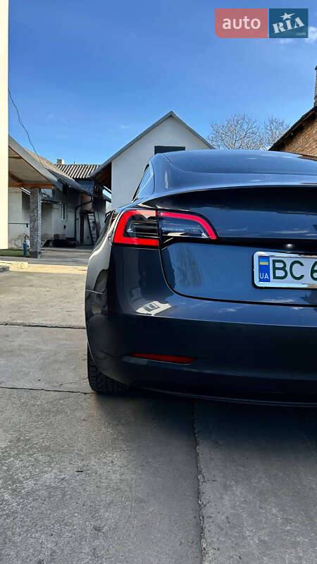 Седан Tesla Model 3 2019 в Львові