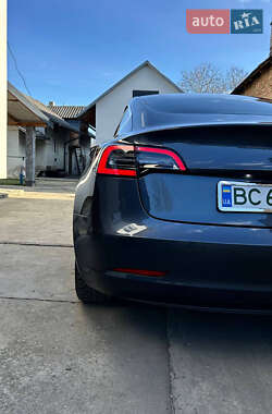 Седан Tesla Model 3 2019 в 